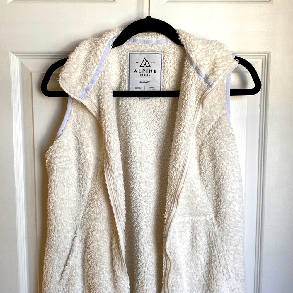 Versatile Alpine Vest in White